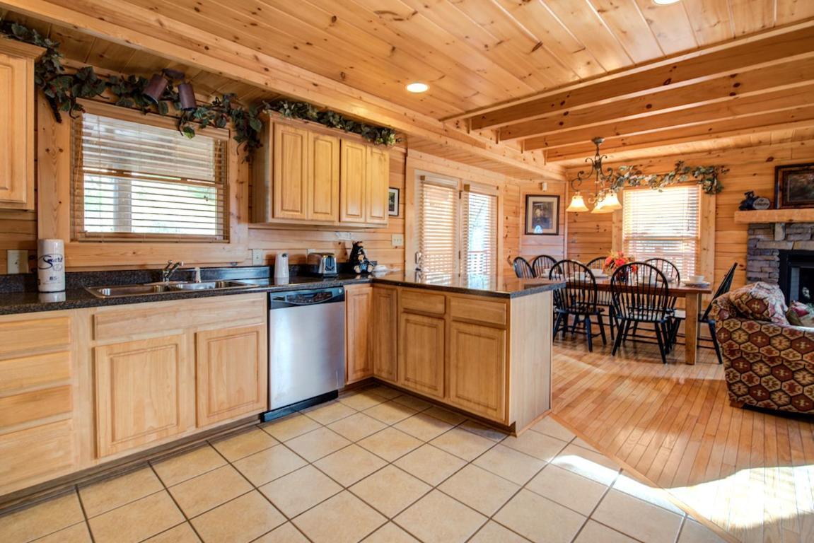 Serenity Peak Villa Pigeon Forge Exterior photo